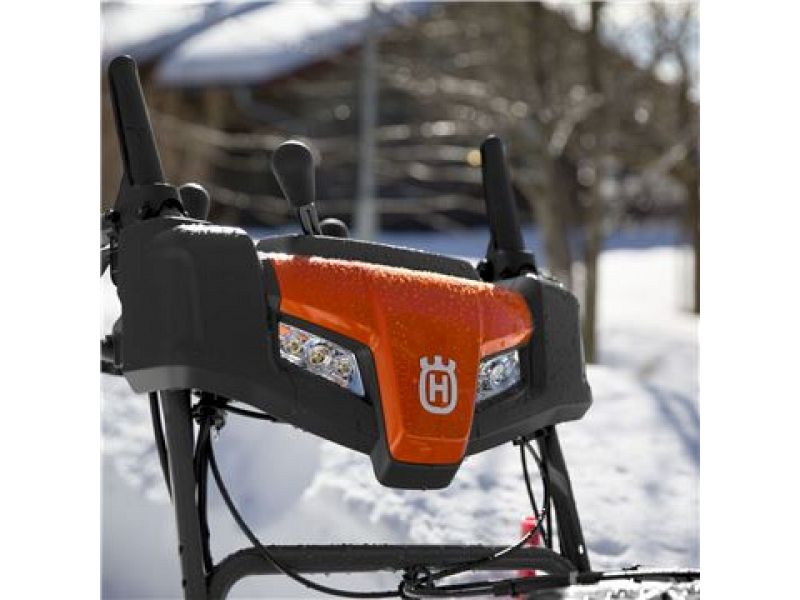 Spazzaneve professionale Husqvarna ST330 due stadi fresa 76cm motore 369cc 11Hp