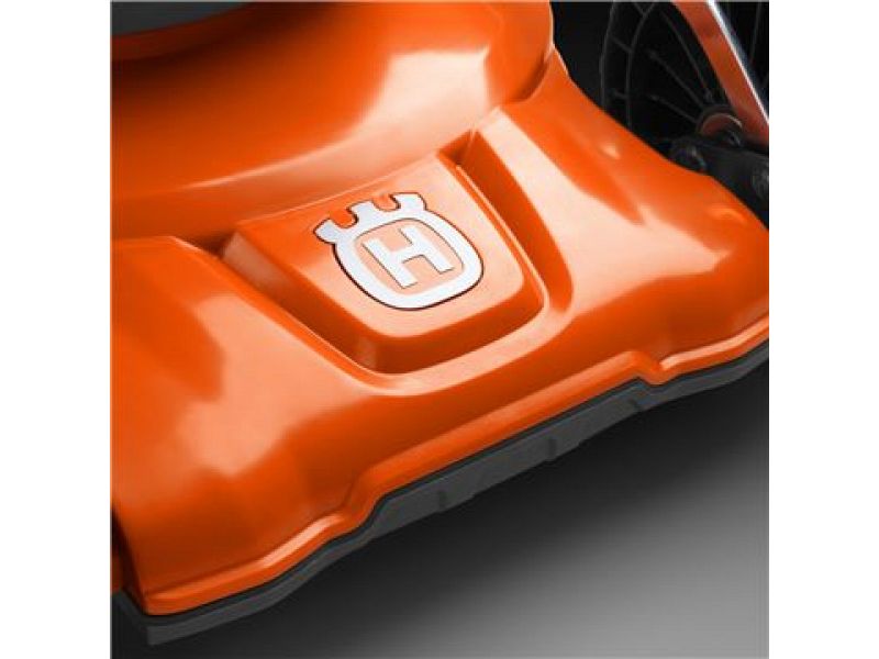 Tagliaerba a scoppio semovente Husqvarna LC 140 SP taglio 40cm 123cc 2.6Hp