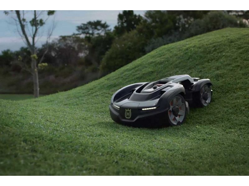 Robot tagliaerba trazione integrale Husqvarna Automower 435X AWD lavoro 3500mq con GPS