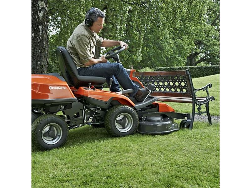 Trattorino rider Husqvarna R 214C motore a scoppio 413cc 11.3Hp piatto da 94cm