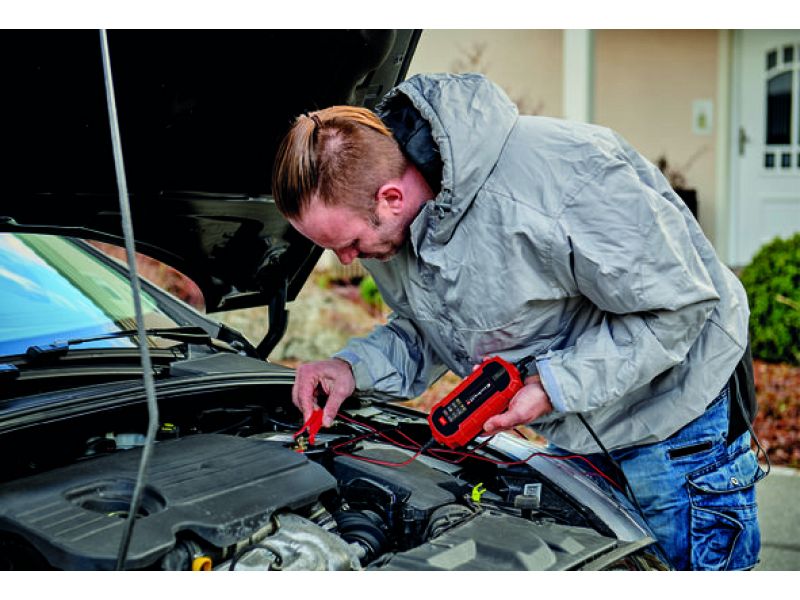 Caricabatterie Einhell CE-BC 2 M 12V 2A IP65 per batterie gel AGM piombo-acido