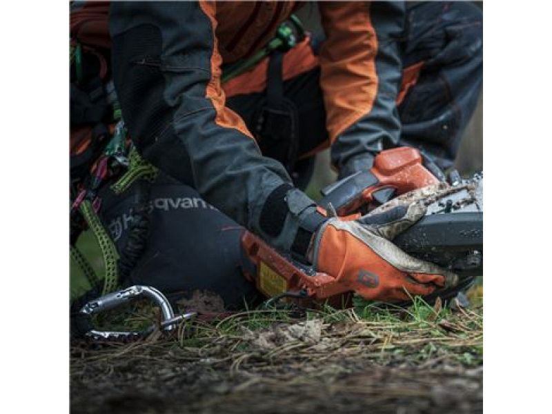 Motosega a Batteria Husqvarna T535i XP con barra da 35cm 36V peso 2,4Kg