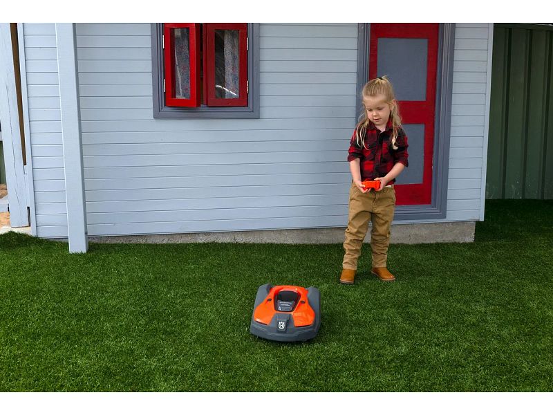Automower giocattolo tagliaerba Husqvarna radiocomandato con fari a LED