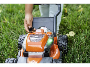 Tagliaerba giocattolo Husqvarna con pulsante di avviamento effetto sonoro e luci