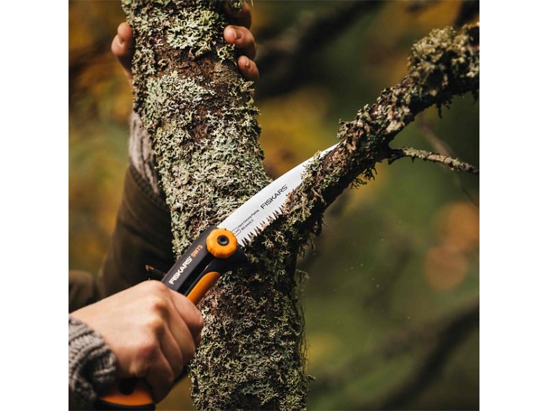 Fiskars SW73, Segaccio da potatura con lama da 26cm retrattile e gancio per cintura