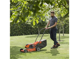 Raserba Husqvarna a batteria LC 137i taglio 37,5cm senza batteria e carica