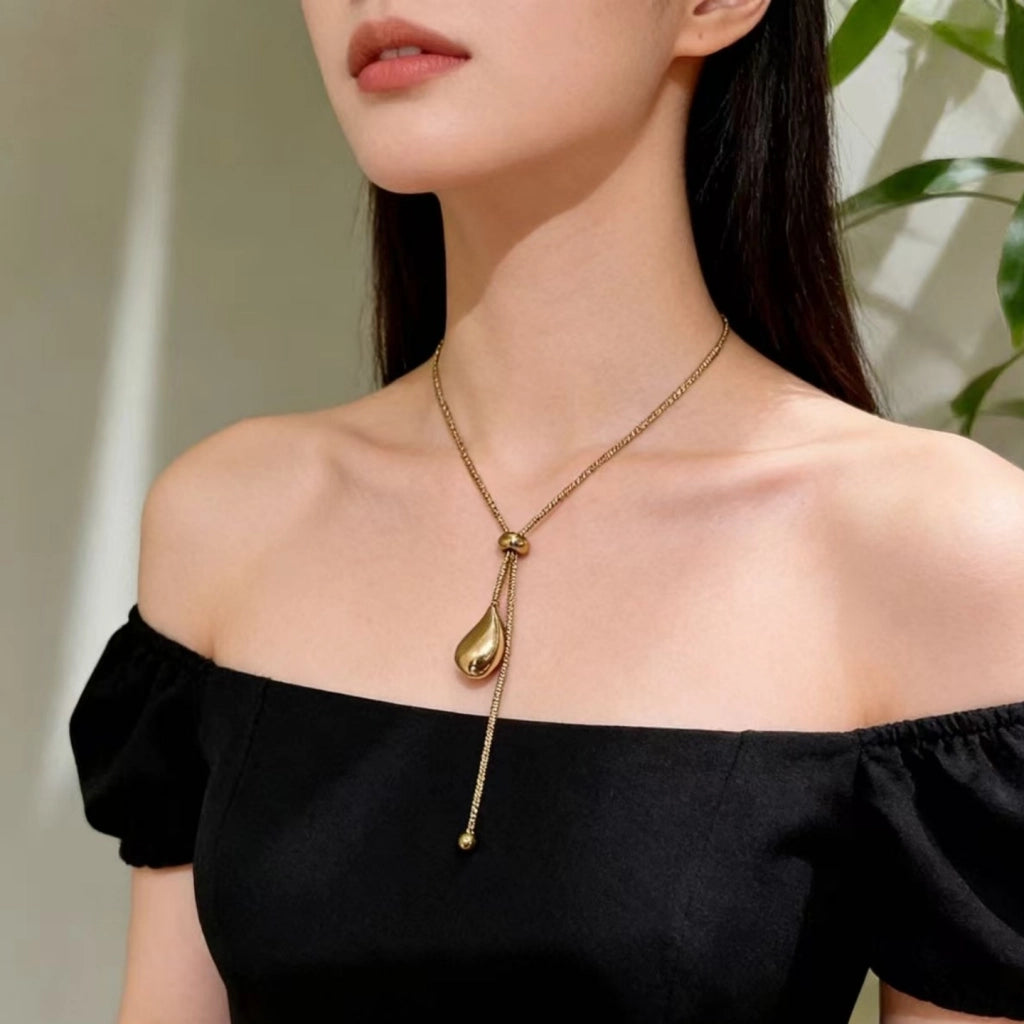 Nuova collana lunga estraibile a goccia dorata alla moda