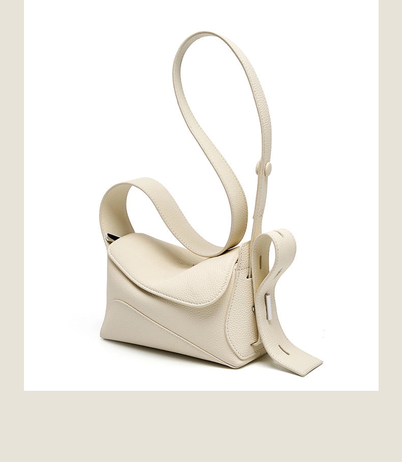 Borsa a tracolla da donna in vera pelle, spaziosa e casual, colore bianco.