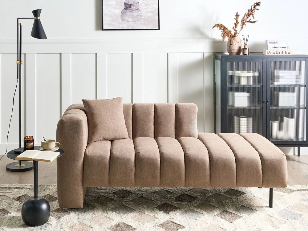 Chaise Lounge con Rivestimento in tessuto marrone Gambe nere Cuscino aggiuntivo lato sinistro Design moderno e glam