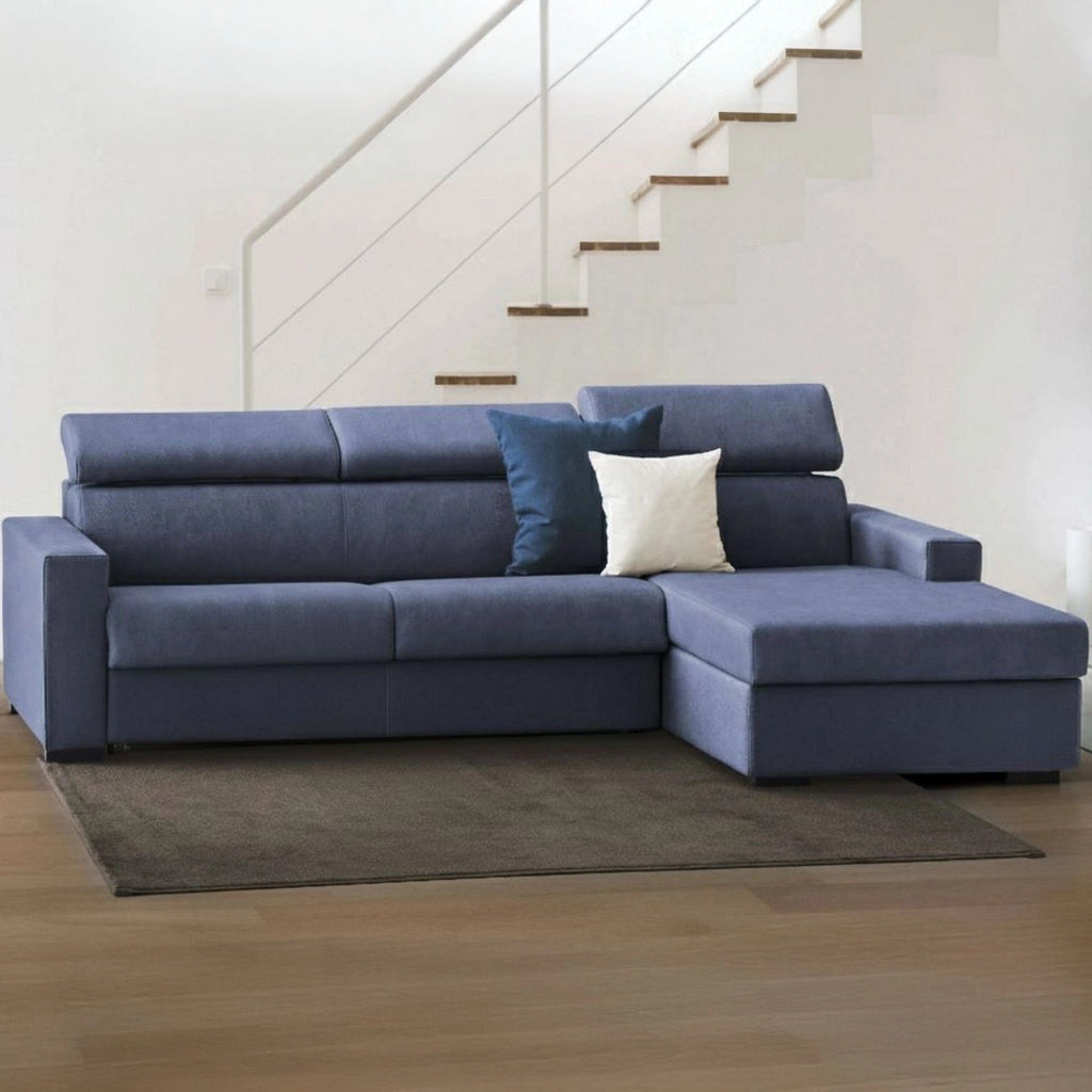 Divano fisso Angera, Divano ad angolo, Made in Italy, SofÒ  Soggiorno con chaise longue, in tessuto imbottito - Penisola contenitore Destra, con Braccioli slim, cm 260x95h85, Blu