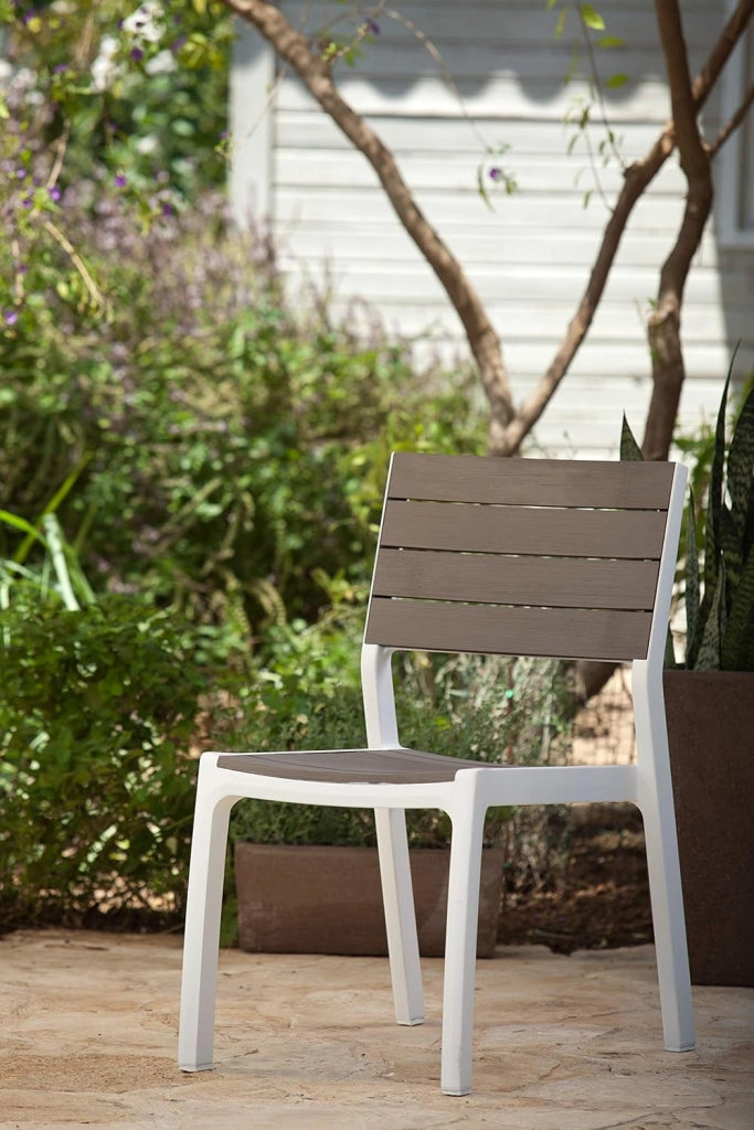 Sedia da Giardino in Resina Effetto Legno Impilabile Colore Bianco e Cappuccino Harmony Keter