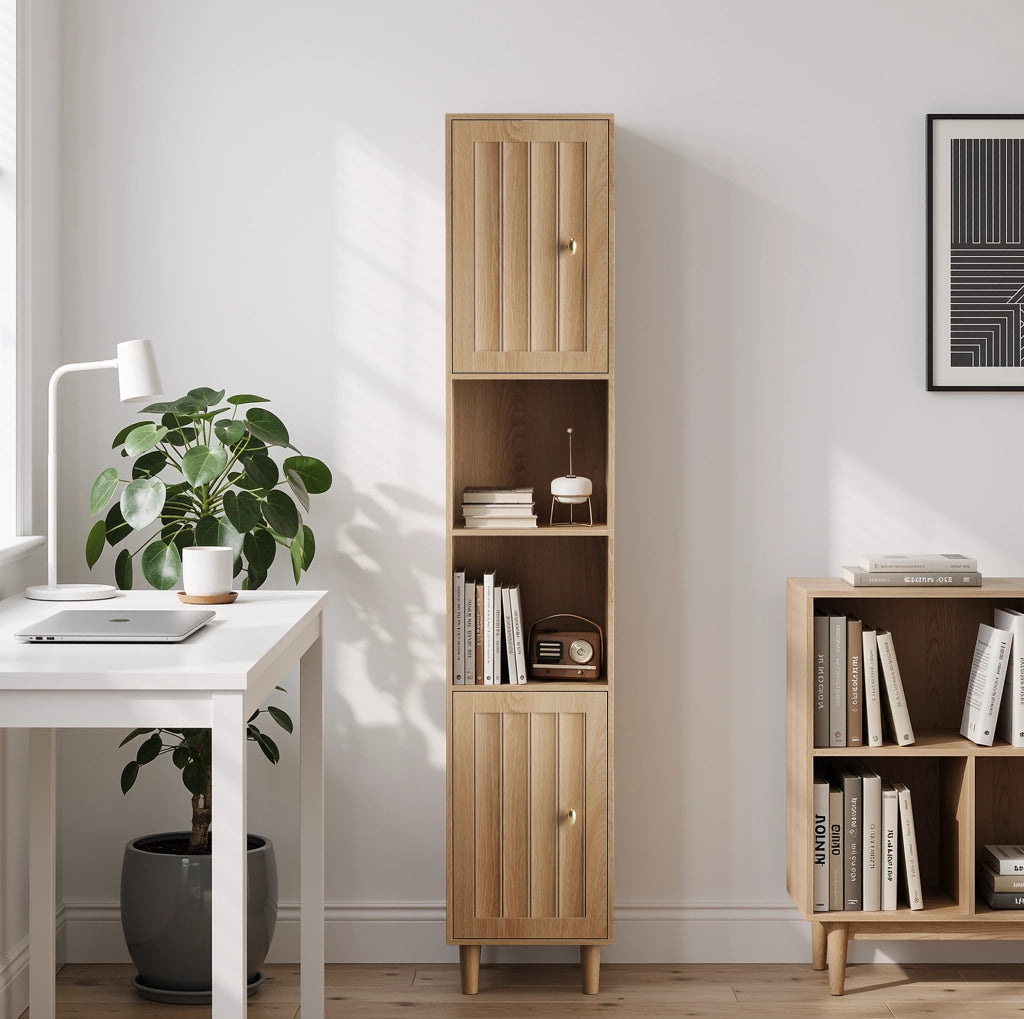 Armadio alto bagno 32x30x169 cm con ante scanalate e maniglie dorate in MDF naturale