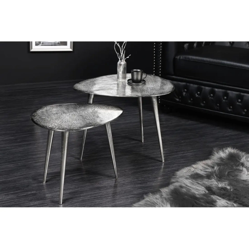 Tavolini bassi nidificati VORTEX argentati in alluminio - set di 2 tavoli design asimmetrici