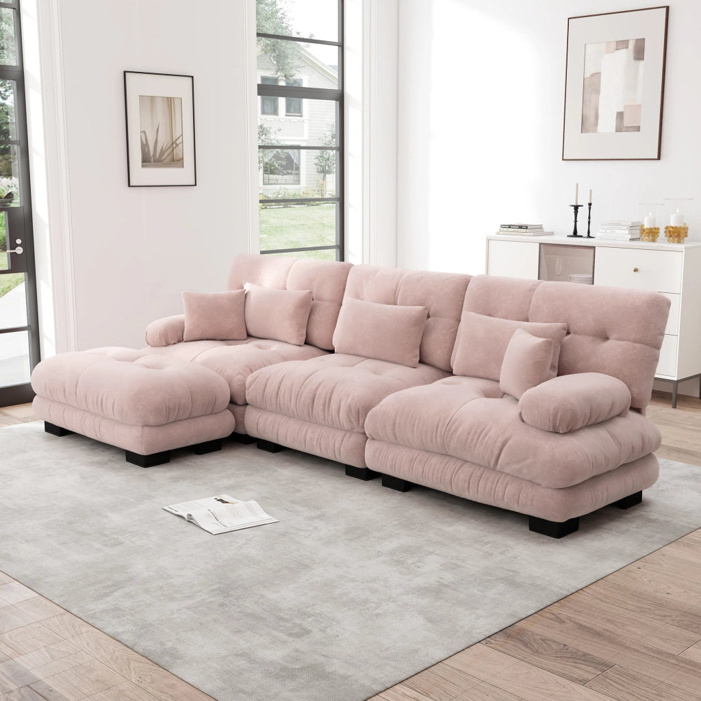 Divano angolare modulare con seduta profonda e pouf movibili con cuscini lombari effetto nuvola in chenille rosa
