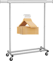 SONGMICS Stand Appendiabiti con Set di 20 Grucce in Legno, Appendiabiti con Rotelle, Asta Estensibile, Gancio Girevole a 360°, Colore Argento e Naturale HSW013S01