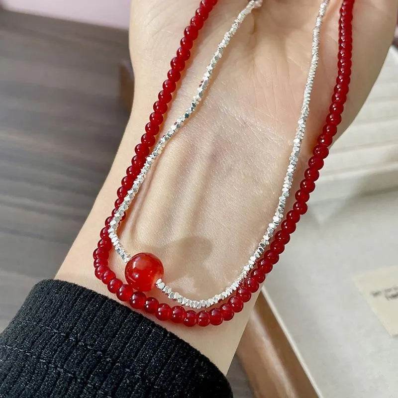 Collana fatta a mano in agata rossa e perline d'argento, regalo di Natale o di compleanno.