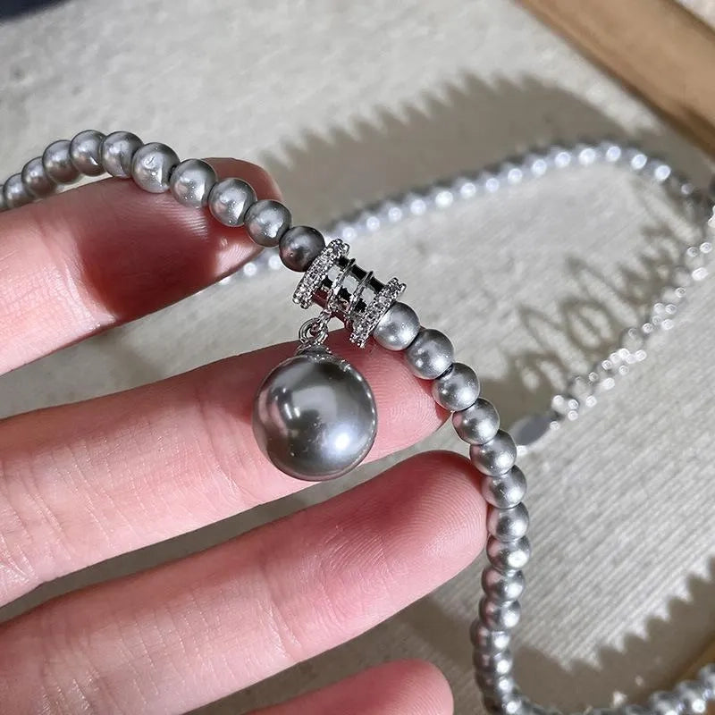 Collana fatta a mano con perle grigie, regalo di Natale o di compleanno.