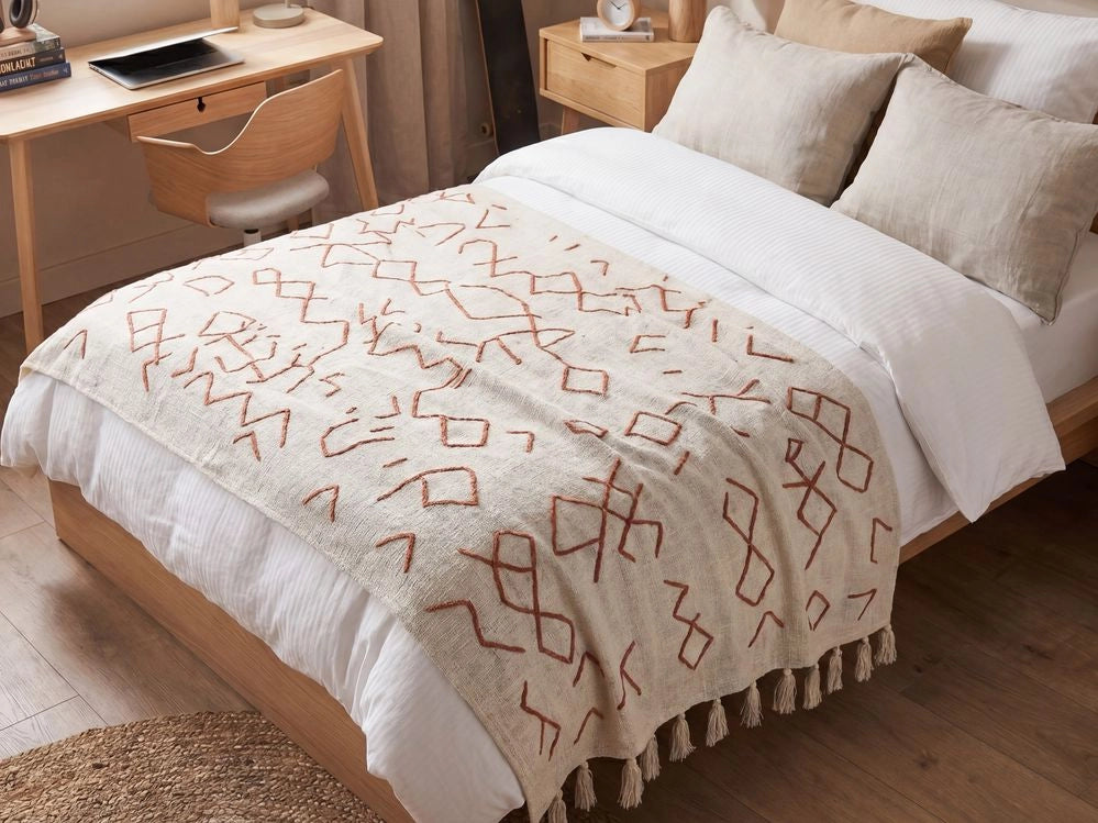 Coperta Beige con Cotone Rosso 130 x 180 cm Copriletto tessuto a mano Motivo Floreale Accogliente con Nappe