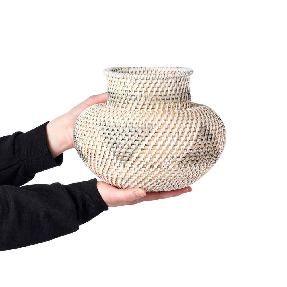 Vaso decorativo bianco e grigio in rattan fatto a mano in stile naturale per fiori secchi