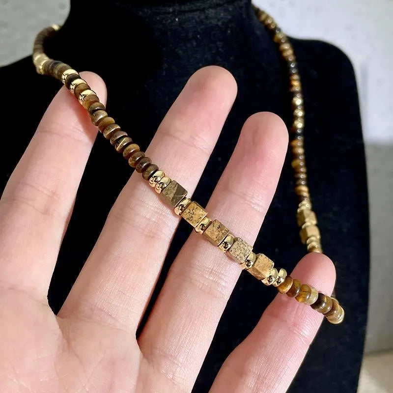 Collana vintage fatta a mano con perline e pietre, regalo di Natale o compleanno.