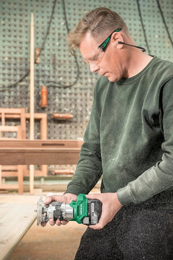 Fresatrice a Batteria - 18 V, Li-Ion, Pinza 6/8 mm, Profondità di Immersione 40 mm, Brushless - Con Accessori e Valigetta - Senza Batteria/Caricabatterie