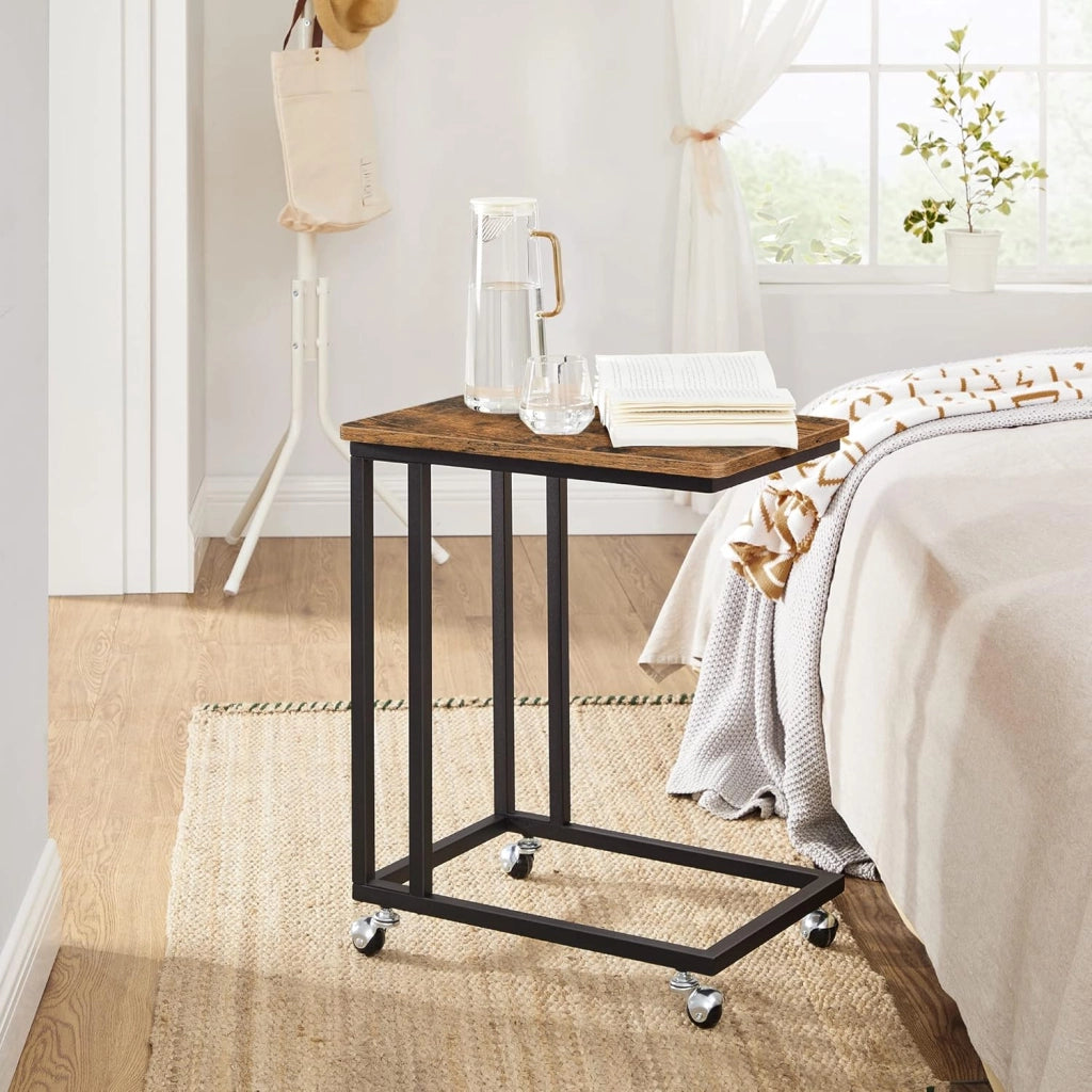VASAGLE Set di 2 Tavolini da Letto con Ruote, Tavolino Mobile da Salotto, Comodino, Carrello, Soggiorno Camera da Letto, Struttura in Acciaio, Montaggio Facile, Marrone Vintage e Nero LCT644B01