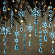 18 cristalli decorazioni per albero di Natale, decorazioni per albero di Natale a forma di fiocchi di neve e lenticchie di ghiaccio in acrilico azzurro chiaro con hanger per decorazioni per festa di Capodanno