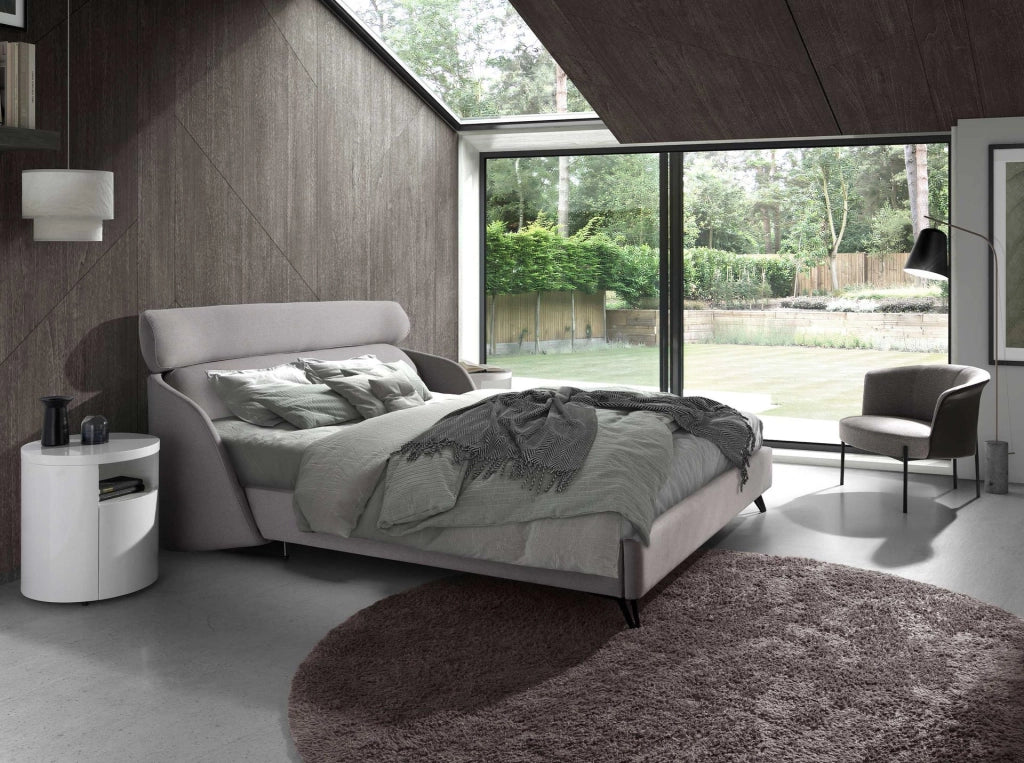 Comodino in legno bianco