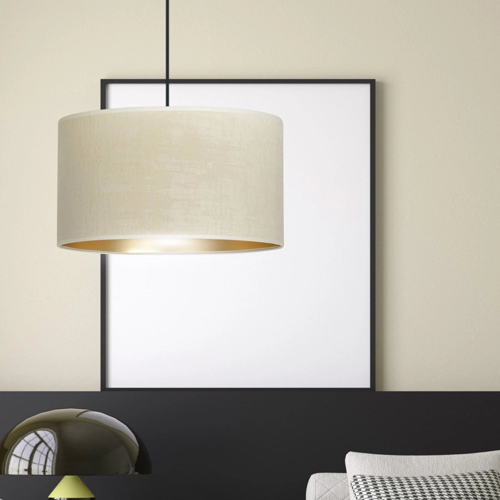 Lampada a sospensione Hilde con paralume in velluto bianco e interno oro