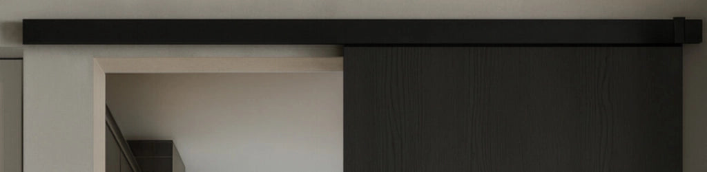 Binario in alluminio con copertura nera senza maniglia