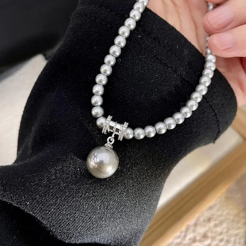Collana fatta a mano con perle grigie, regalo di Natale o di compleanno.