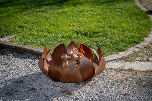 Braciere a Legna Struttura a Petali Sovrapposti Ninfea in Acciaio Corten Effetto Ruggine