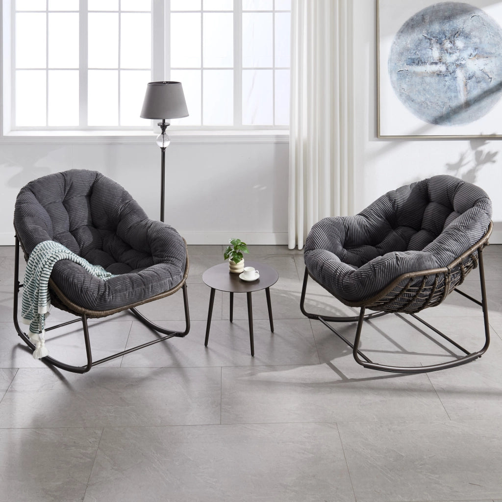 Sedia a dondolo da esterno in rattan sintetico grigio con cuscino