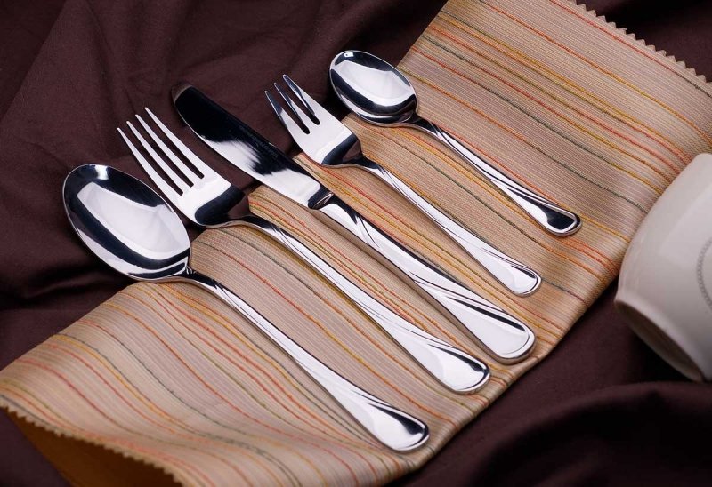 Set di posate in acciaio inossidabile di alta qualità Kinghoff KH-1342 da 24 pezzi