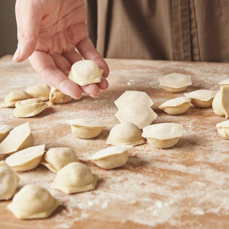 Tagliapasta Kinghoff KH-1609 per preparare facilmente ravioli e pelmeni