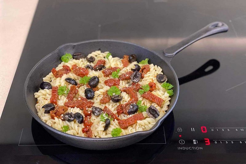 Padella in ghisa Kinghoff KH-2251 da 20 cm per una distribuzione uniforme del calore