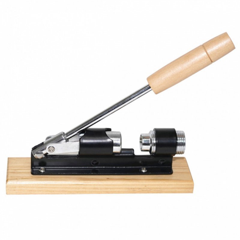 Schiaccianoci Kinghoff KH-1660 - Schiaccianoci in acciaio resistente con manico in legno