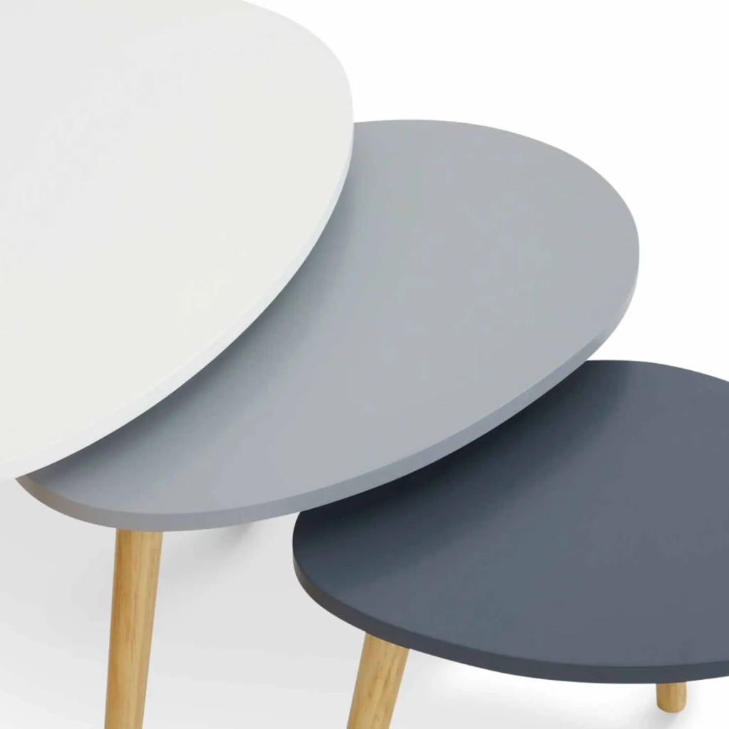 IDMarket - Set di 3 tavolini nidificanti GAIA laccati bianchi e grigi in stile scandinavo