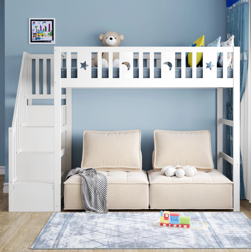 Letto a soppalco 90x200 cm con scala e ripiani; area divano; bianco