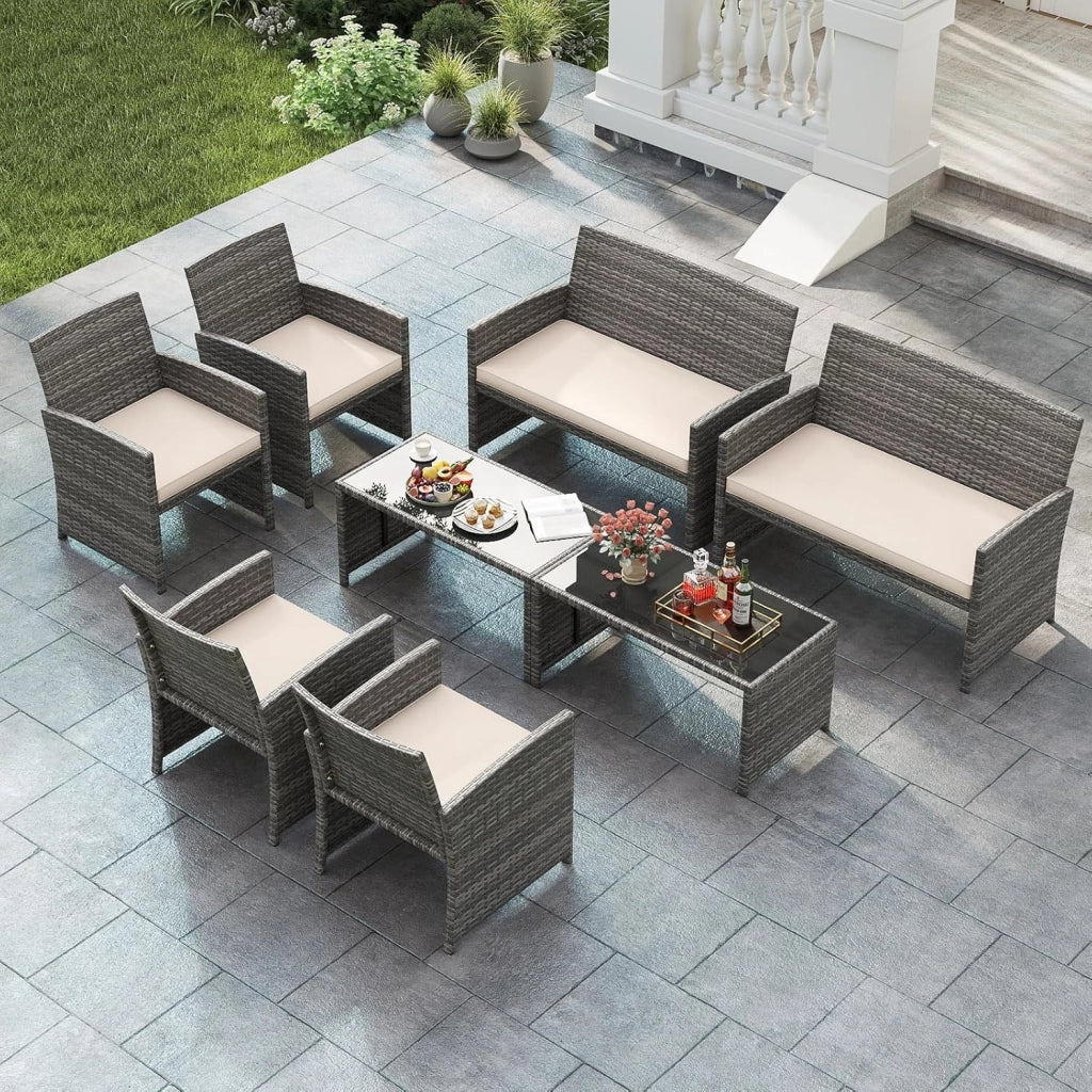 Set Mobili da Giardino in Rattan PE, Divano a 2 Posti e 2 Poltrone con Cuscini Comfort, Tavolino con Piano in Vetro, Arredo da Esterno per 4 Persone per Patio, Balcone, Cortile (Grigio+Bianco)