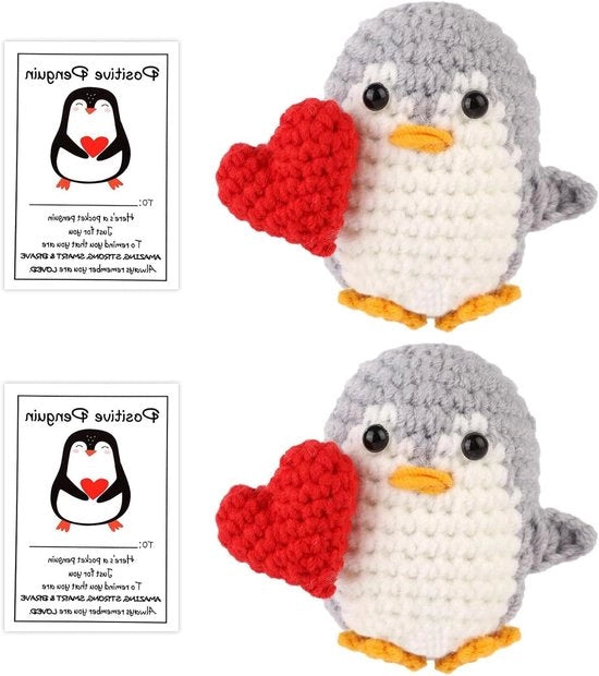 Set di 2 Pinguini Lavorati a Maglia con Cuore, Decorazione Positiva per Festa di Natale - Ispiratore e Fatto a Mano