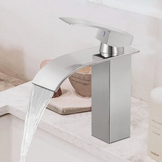 Valvola per doccia in acciaio inossidabile con tubo di connessione, attacchi per lavabo in acciaio inossidabile, miscelatore per lavabo con progetto di installazione semplice per la doccia, finitura a specchio di nichel