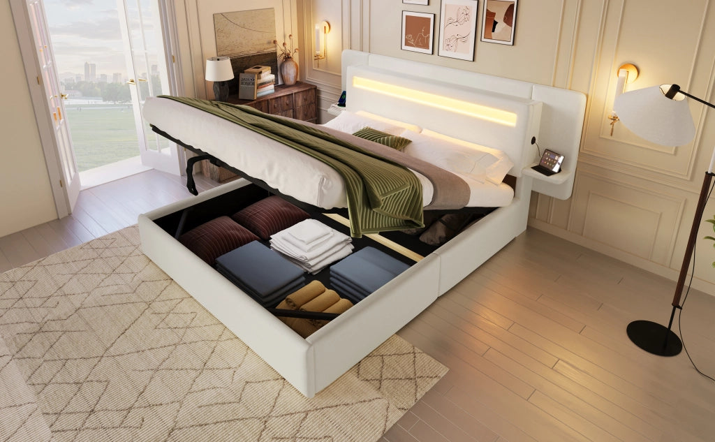 Letto imbottito 140x200 cm beige con contenitore idraulico; LED multicolore e comodino integrato