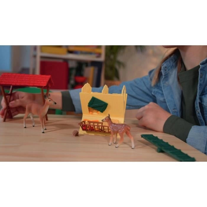 Capanna degli animali della foresta, cassapanca Schleich con capanna, 1 cerva, 1 cerbiatto, 1 scoiattolo, 1 riccio, per bambini dai 3 anni - schle