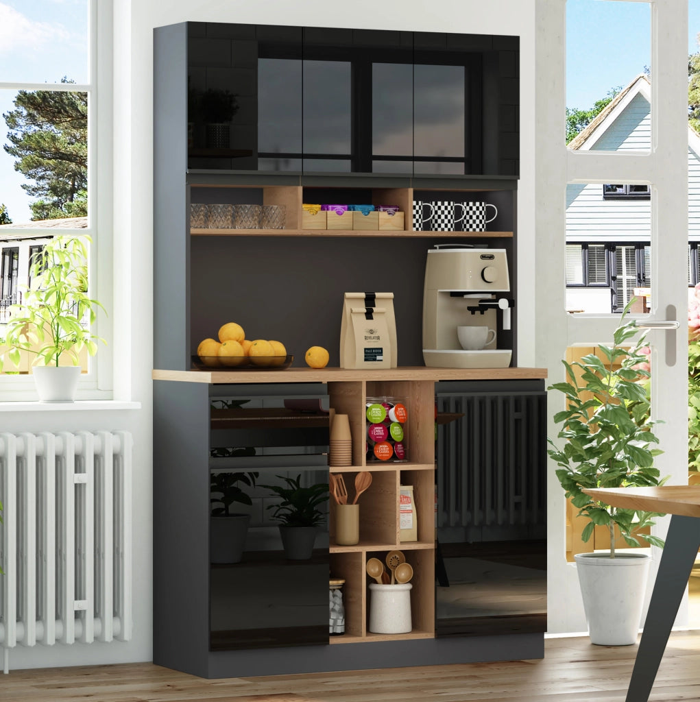 Mobile alto da cucina in MDF nero e naturale con ante, cassetto e ripiani