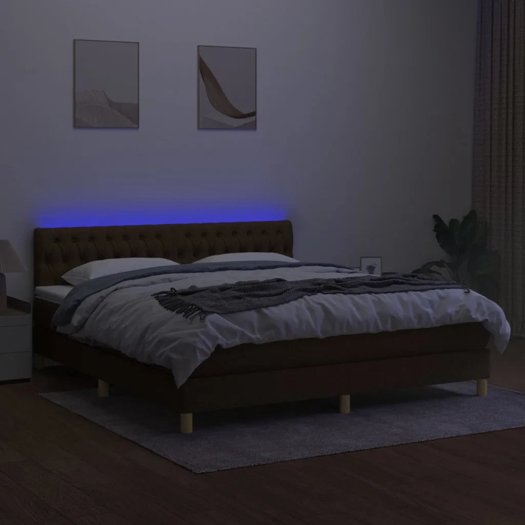 Letto a Molle Materasso e LED MarroneScuro 180x200cm in Tessuto 3133976