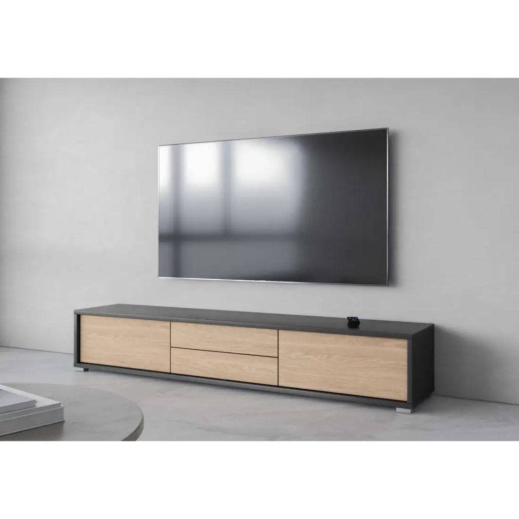 Mobile TV 180cm, 2 cassetti e 2 porte collezione MAANUM. Colore grigio e rovere chiaro.