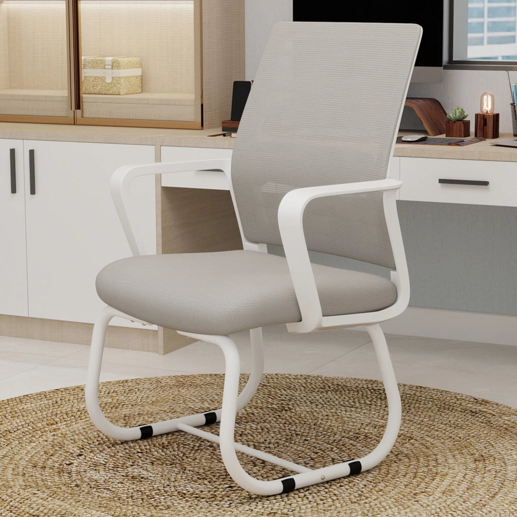 Sedia da ufficio ergonomica con schienale in rete traspirante e braccioli integrati in metallo e tessuto grigio bianco
