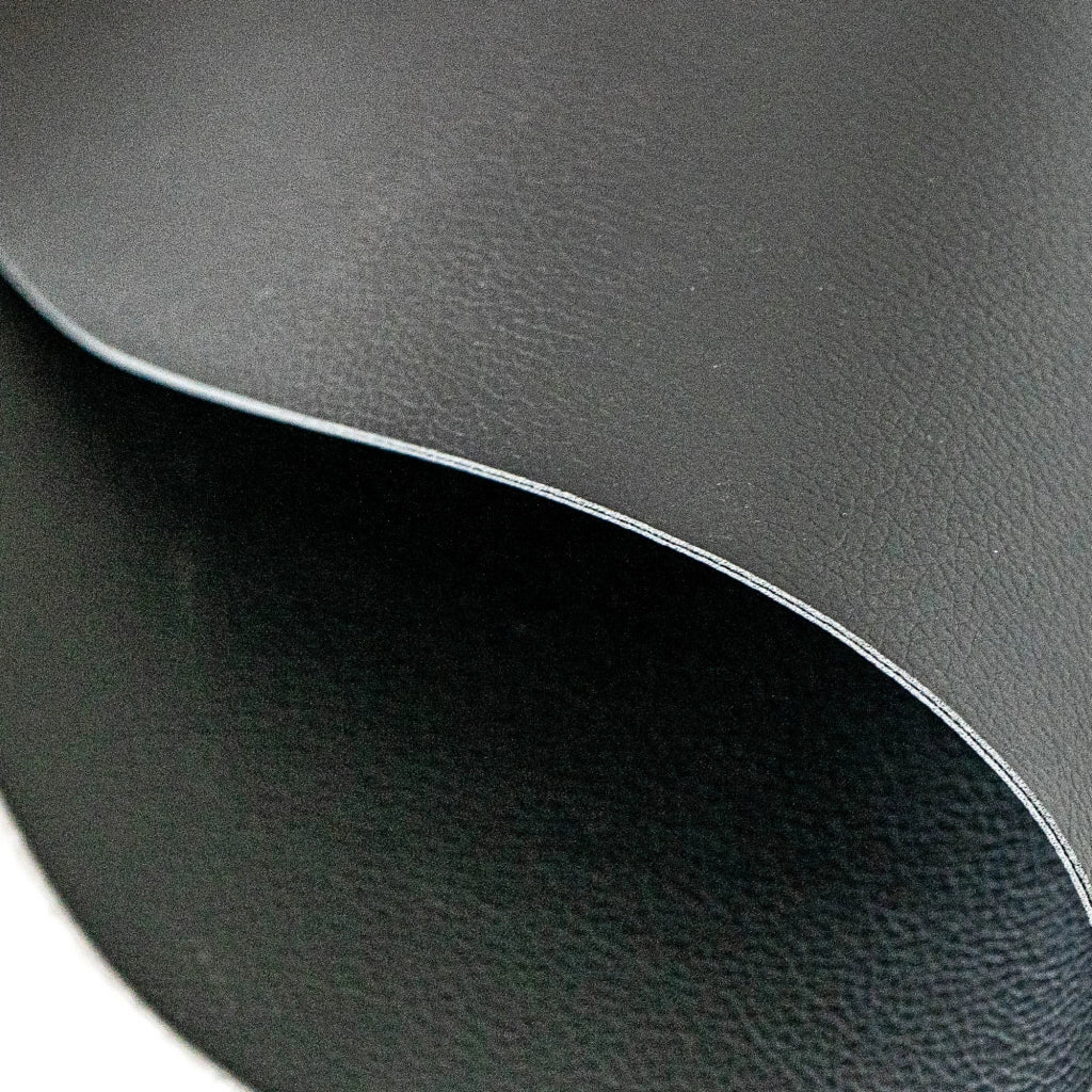 Set di 4 Tovagliette Americane in Similpelle – Eleganti, Antimacchia, Antiscivolo, Impermeabili, Termoresistenti e Lavabili – Utilizzabili da Entrambi i Lati, Ideali per Tavolo da Pranzo o Cucina Nero