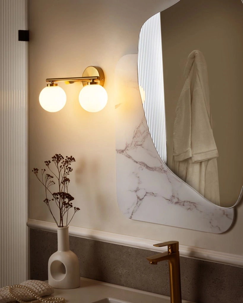 Lampada da parete 2 luci Ottone Bianco Vetro Ferro Globo Paralume Illuminazione Bagno Soggiorno Moderno